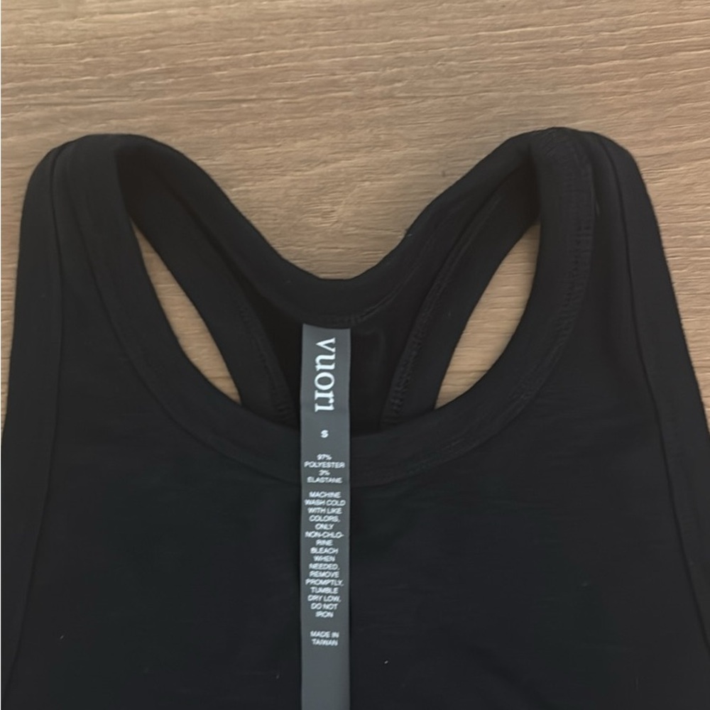 Vuori women’s black racer back tank size small. NWT